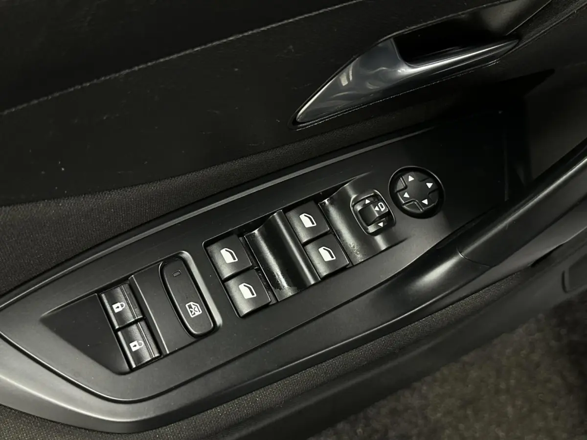 1.2 PureTech Active Pack Business TREKHAAK NAVI CARPLAY CRUISE ECC.