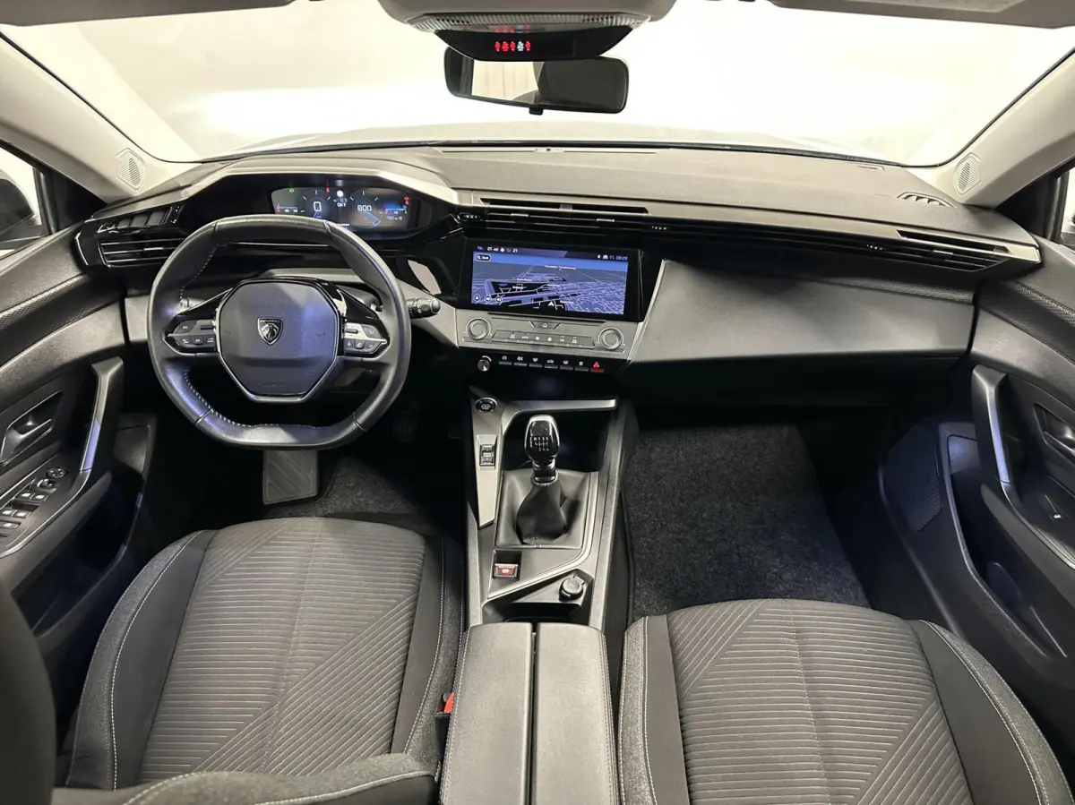 1.2 PureTech Active Pack Business TREKHAAK NAVI CARPLAY CRUISE ECC.