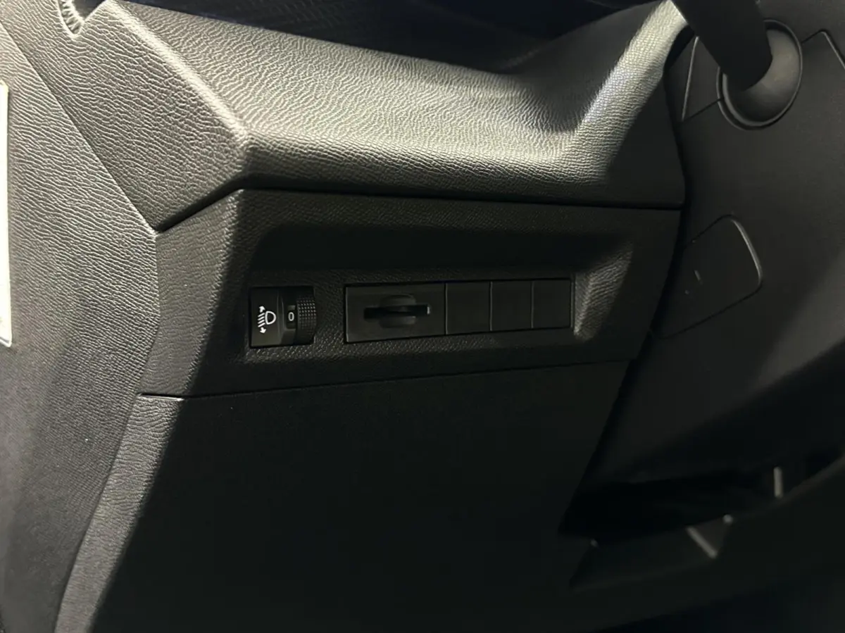 1.2 PureTech Active Pack Business TREKHAAK NAVI CARPLAY CRUISE ECC.