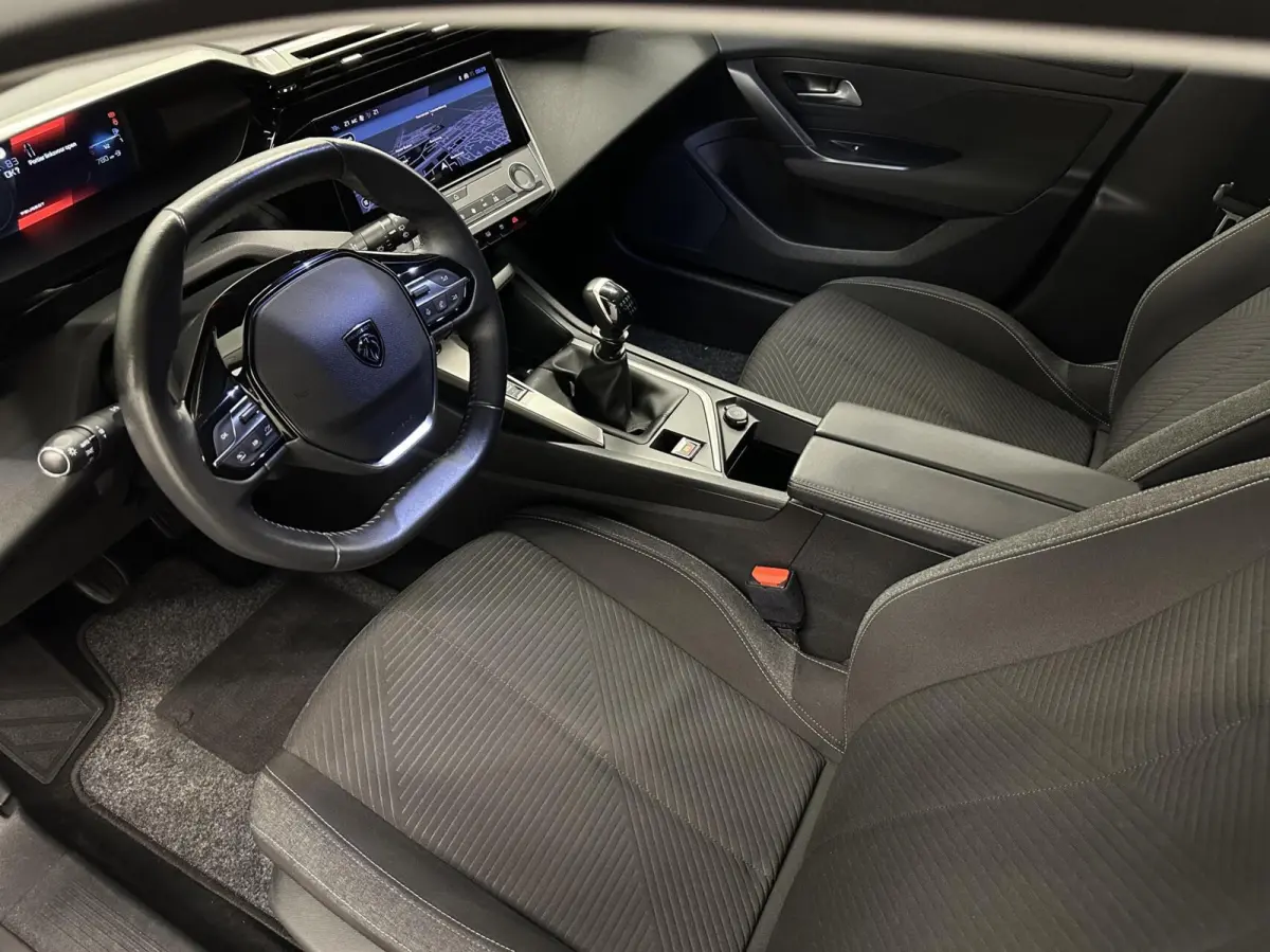 1.2 PureTech Active Pack Business TREKHAAK NAVI CARPLAY CRUISE ECC.