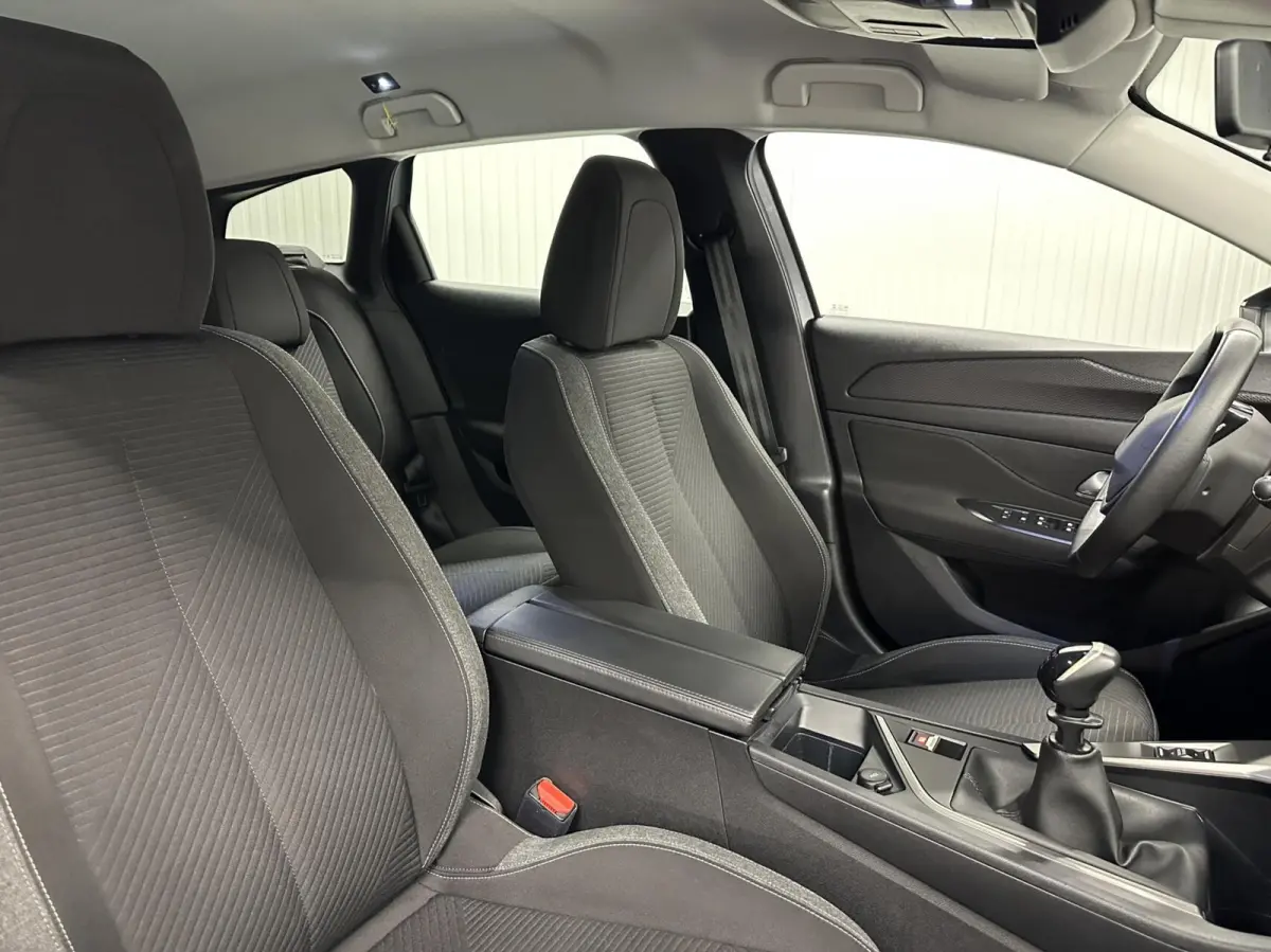 1.2 PureTech Active Pack Business TREKHAAK NAVI CARPLAY CRUISE ECC.