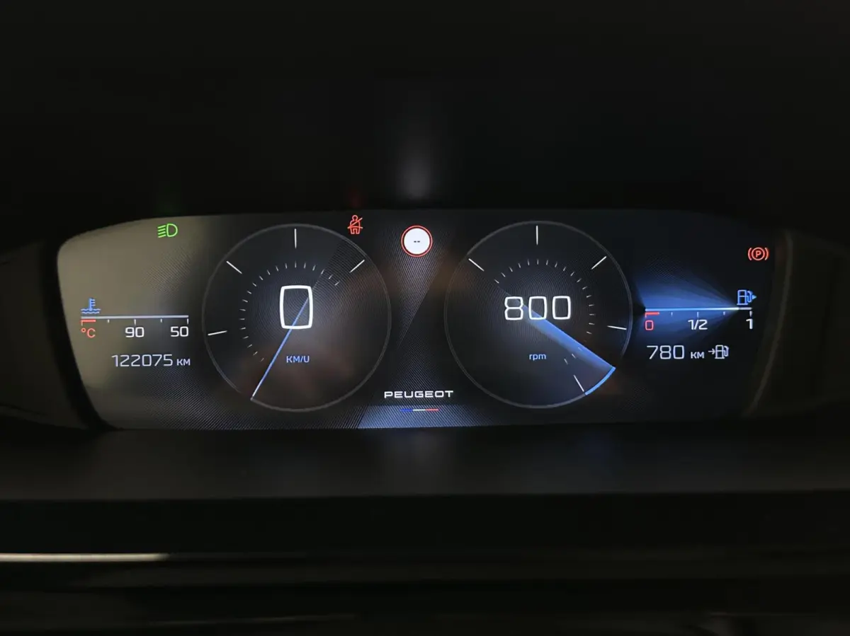 1.2 PureTech Active Pack Business TREKHAAK NAVI CARPLAY CRUISE ECC.