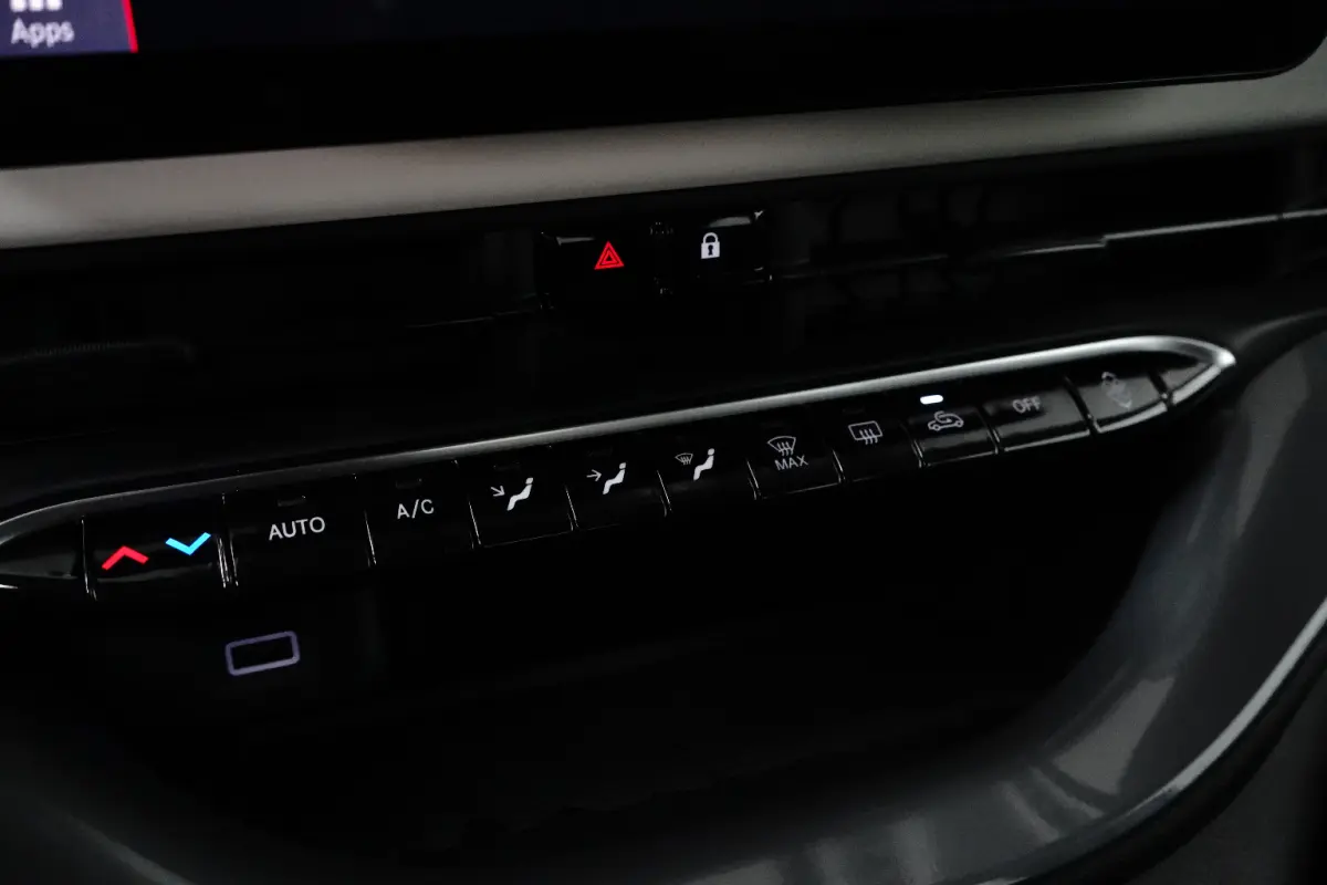 Icon 42 kWh Apple CarPlay/Android Auto | Climate Controle | Cruise Controle | | Airco (automatisch) | Apple Carplay/Android Auto|telefoonintegratie premium | Bluetooth telefoonvoorbereiding