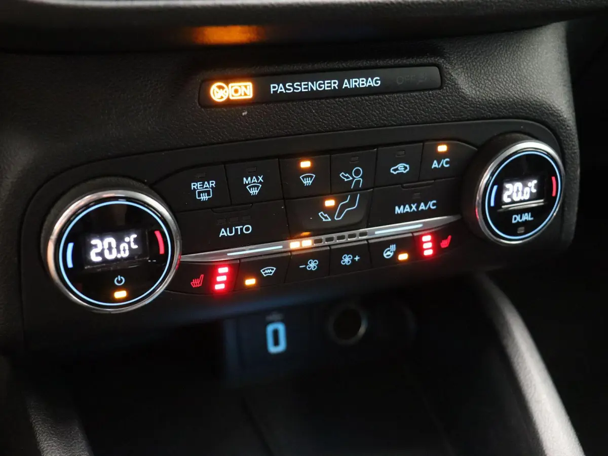 1.0 EcoBoost Trend Edition Business | Trekhaak | Climate Control | Stuurverwarming | Stoelverwarming | Voorruitverwarming |
