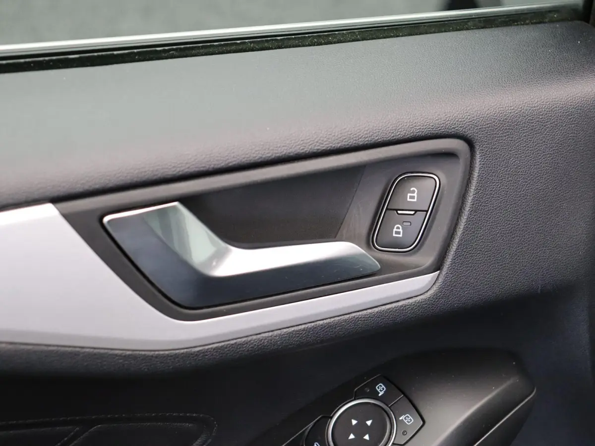 1.0 EcoBoost Trend Edition Business | Trekhaak | Climate Control | Stuurverwarming | Stoelverwarming | Voorruitverwarming |