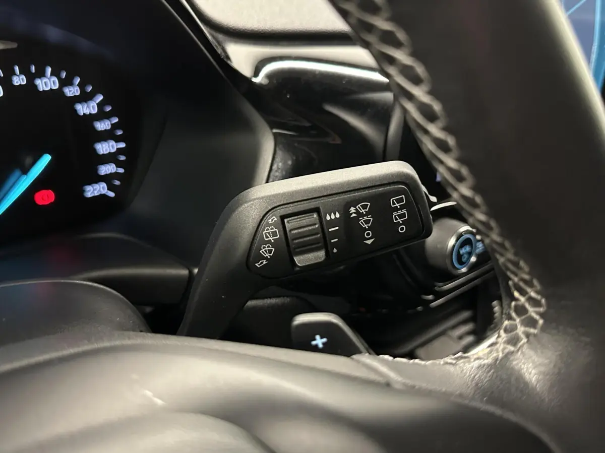 1.0 EcoBoost Titanium TREKHAAK CARPLAY NAVI CRUISE LM ECC 65000KM .