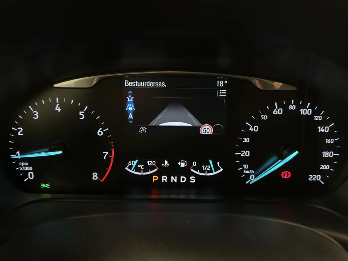 1.0 EcoBoost Titanium TREKHAAK CARPLAY NAVI CRUISE LM ECC 65000KM .