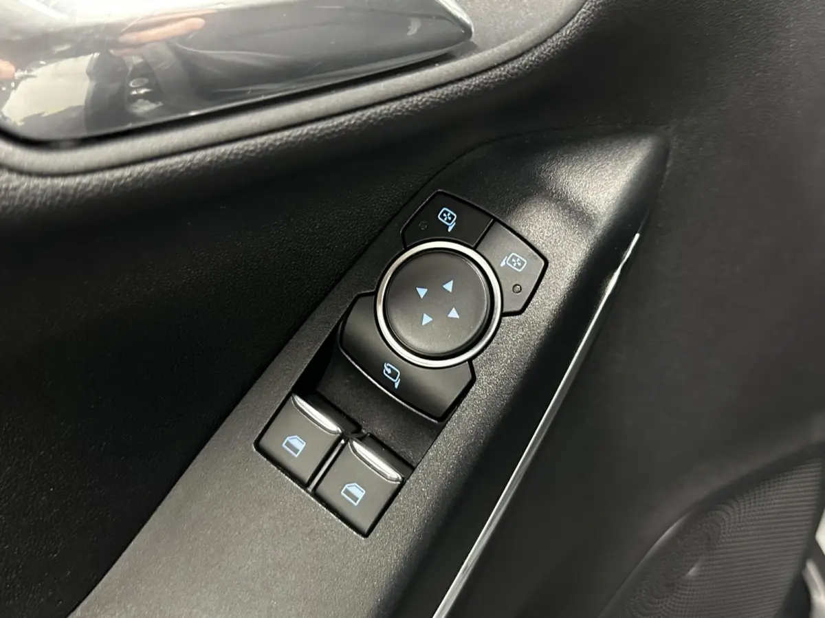 1.0 EcoBoost Titanium TREKHAAK CARPLAY NAVI CRUISE LM ECC 65000KM .