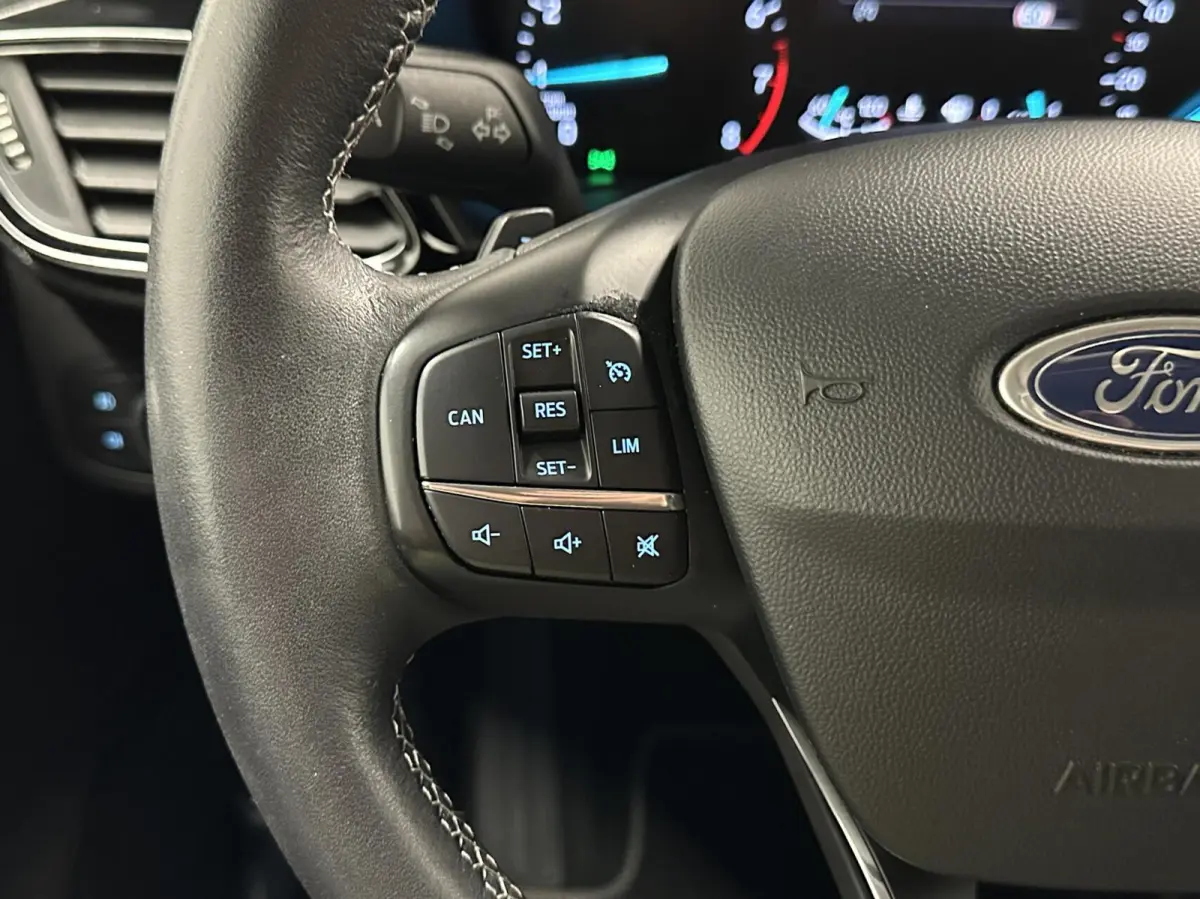 1.0 EcoBoost Titanium TREKHAAK CARPLAY NAVI CRUISE LM ECC 65000KM .