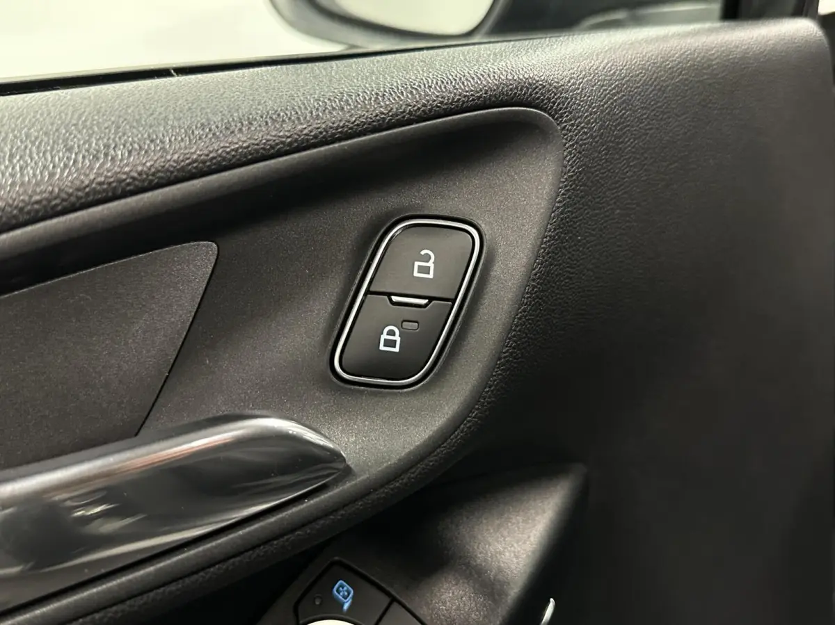 1.0 EcoBoost Titanium TREKHAAK CARPLAY NAVI CRUISE LM ECC 65000KM .