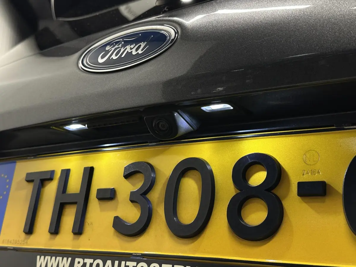 1.0 EcoBoost Titanium TREKHAAK CARPLAY NAVI CRUISE LM ECC 65000KM .