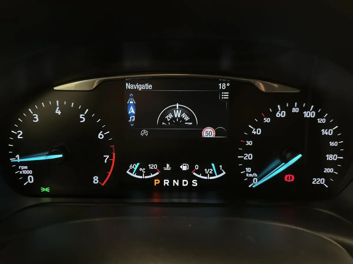 1.0 EcoBoost Titanium TREKHAAK CARPLAY NAVI CRUISE LM ECC 65000KM .