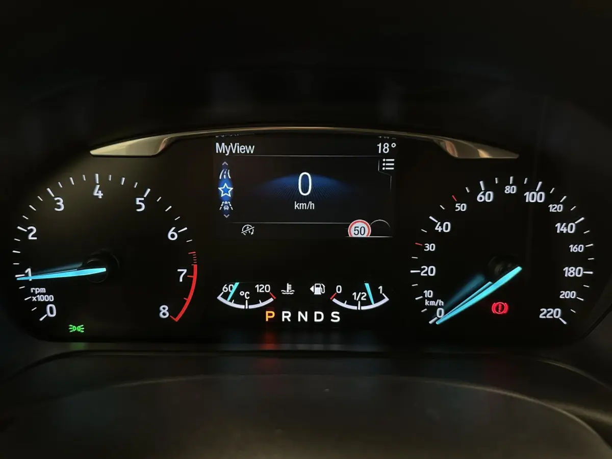1.0 EcoBoost Titanium TREKHAAK CARPLAY NAVI CRUISE LM ECC 65000KM .