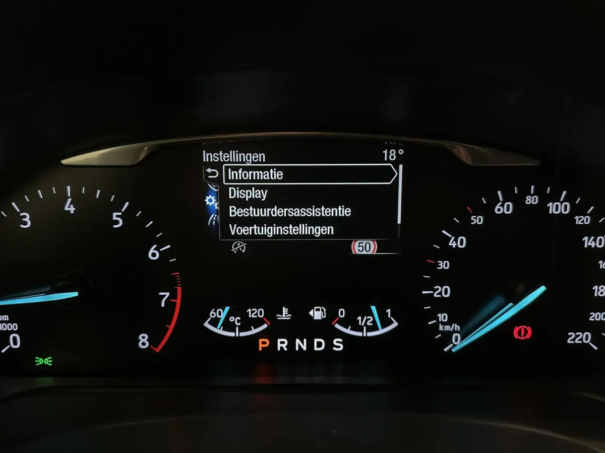 1.0 EcoBoost Titanium TREKHAAK CARPLAY NAVI CRUISE LM ECC 65000KM .
