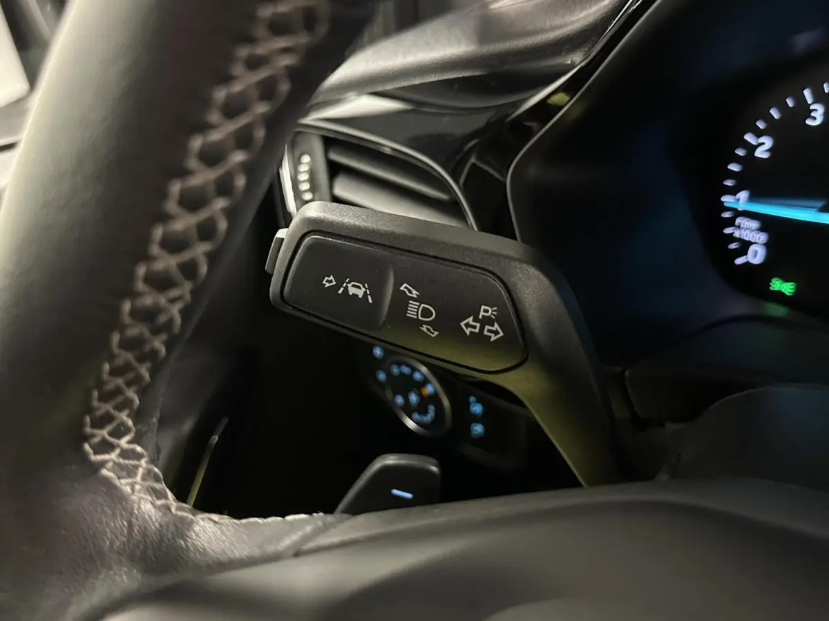 1.0 EcoBoost Titanium TREKHAAK CARPLAY NAVI CRUISE LM ECC 65000KM .