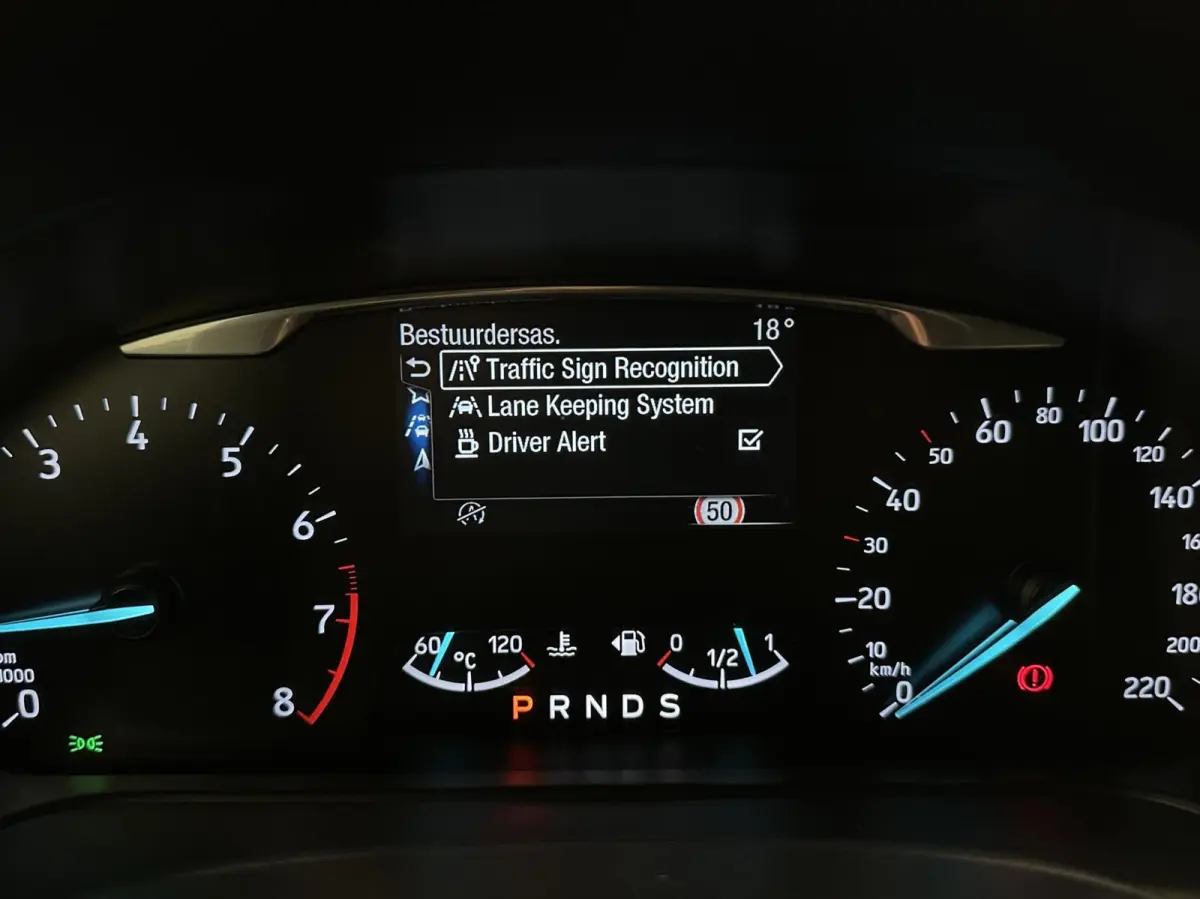 1.0 EcoBoost Titanium TREKHAAK CARPLAY NAVI CRUISE LM ECC 65000KM .