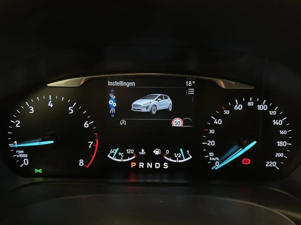 1.0 EcoBoost Titanium TREKHAAK CARPLAY NAVI CRUISE LM ECC 65000KM .
