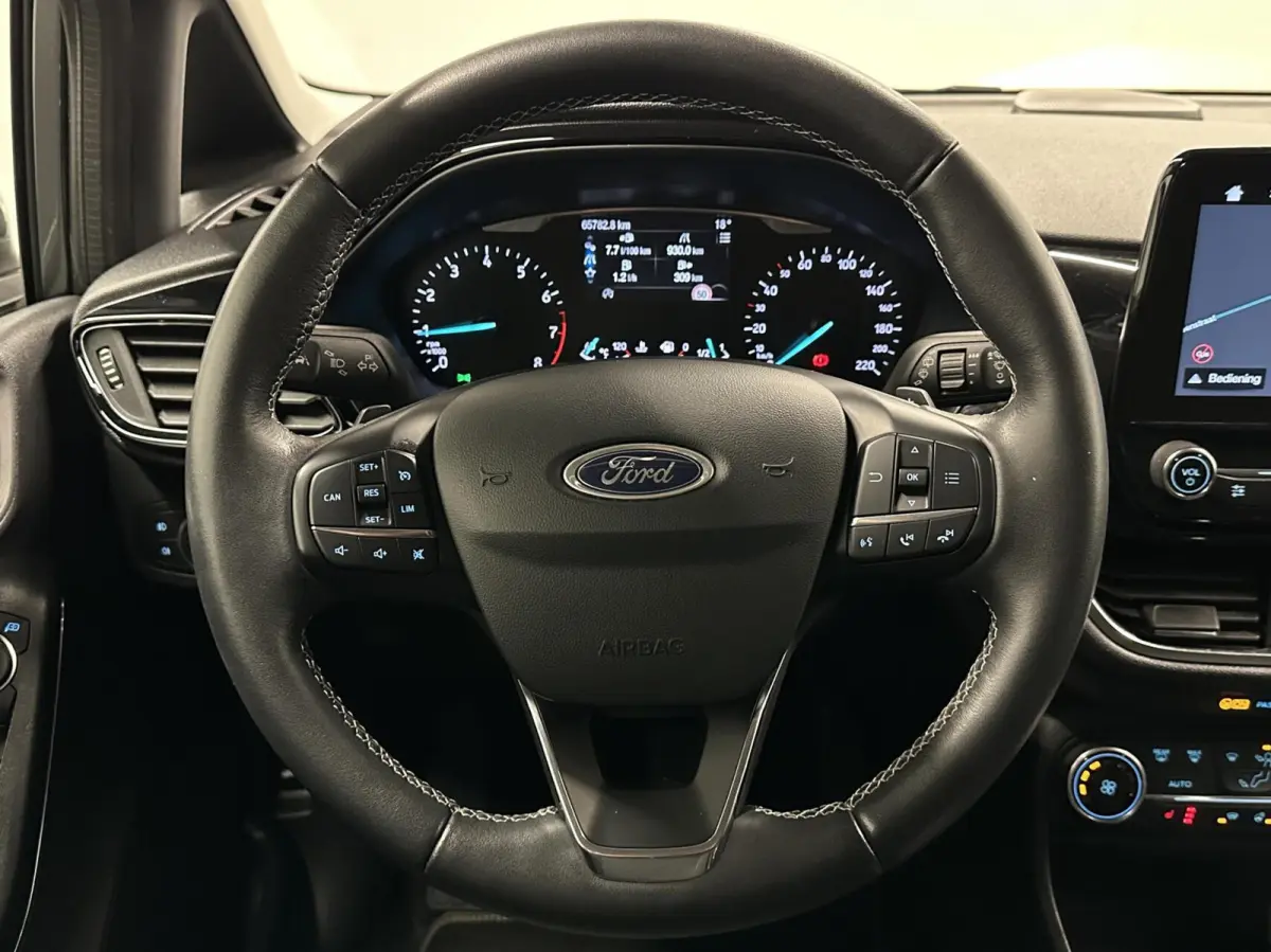 1.0 EcoBoost Titanium TREKHAAK CARPLAY NAVI CRUISE LM ECC 65000KM .
