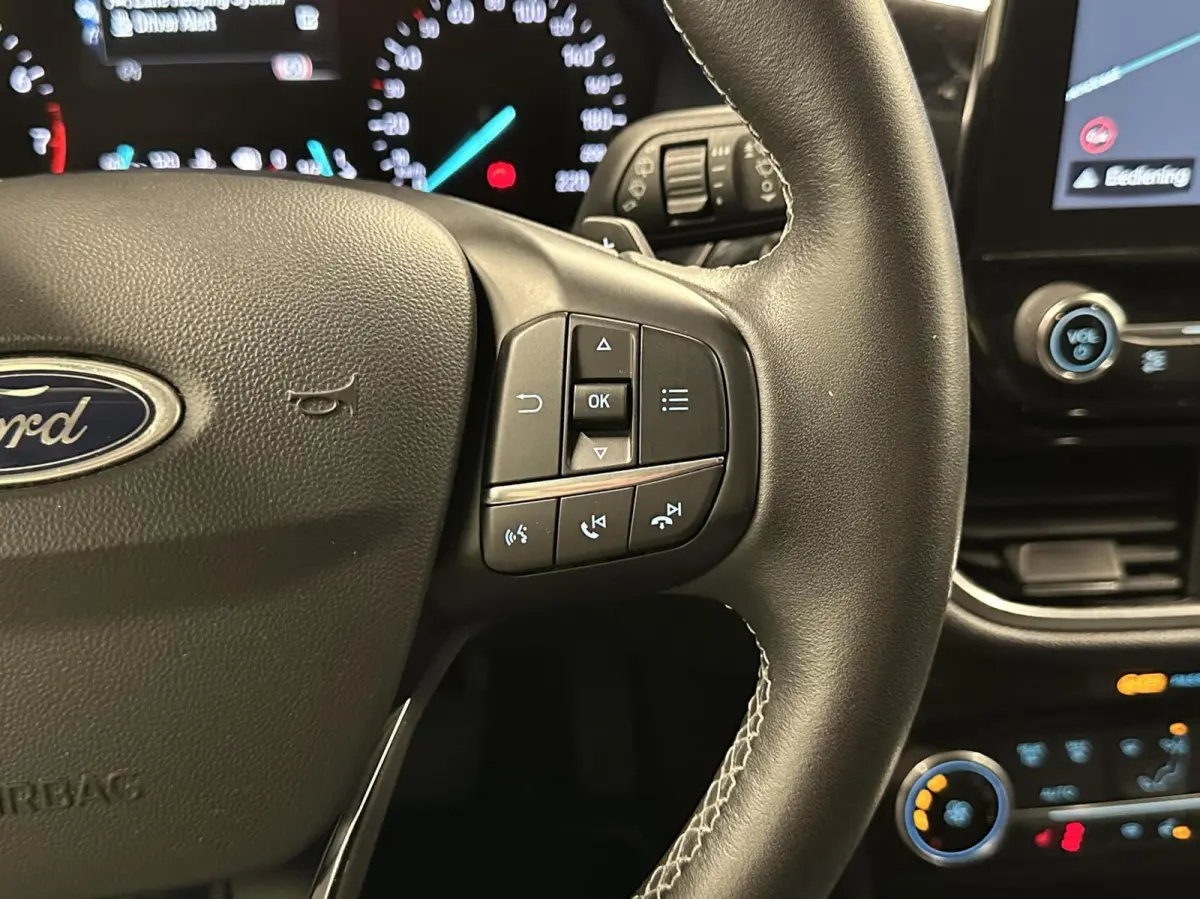 1.0 EcoBoost Titanium TREKHAAK CARPLAY NAVI CRUISE LM ECC 65000KM .