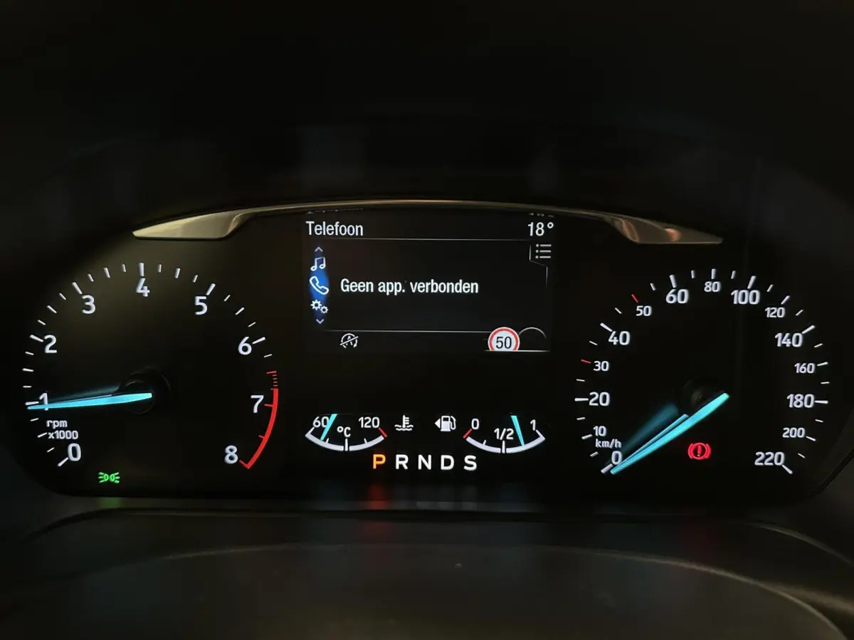 1.0 EcoBoost Titanium TREKHAAK CARPLAY NAVI CRUISE LM ECC 65000KM .
