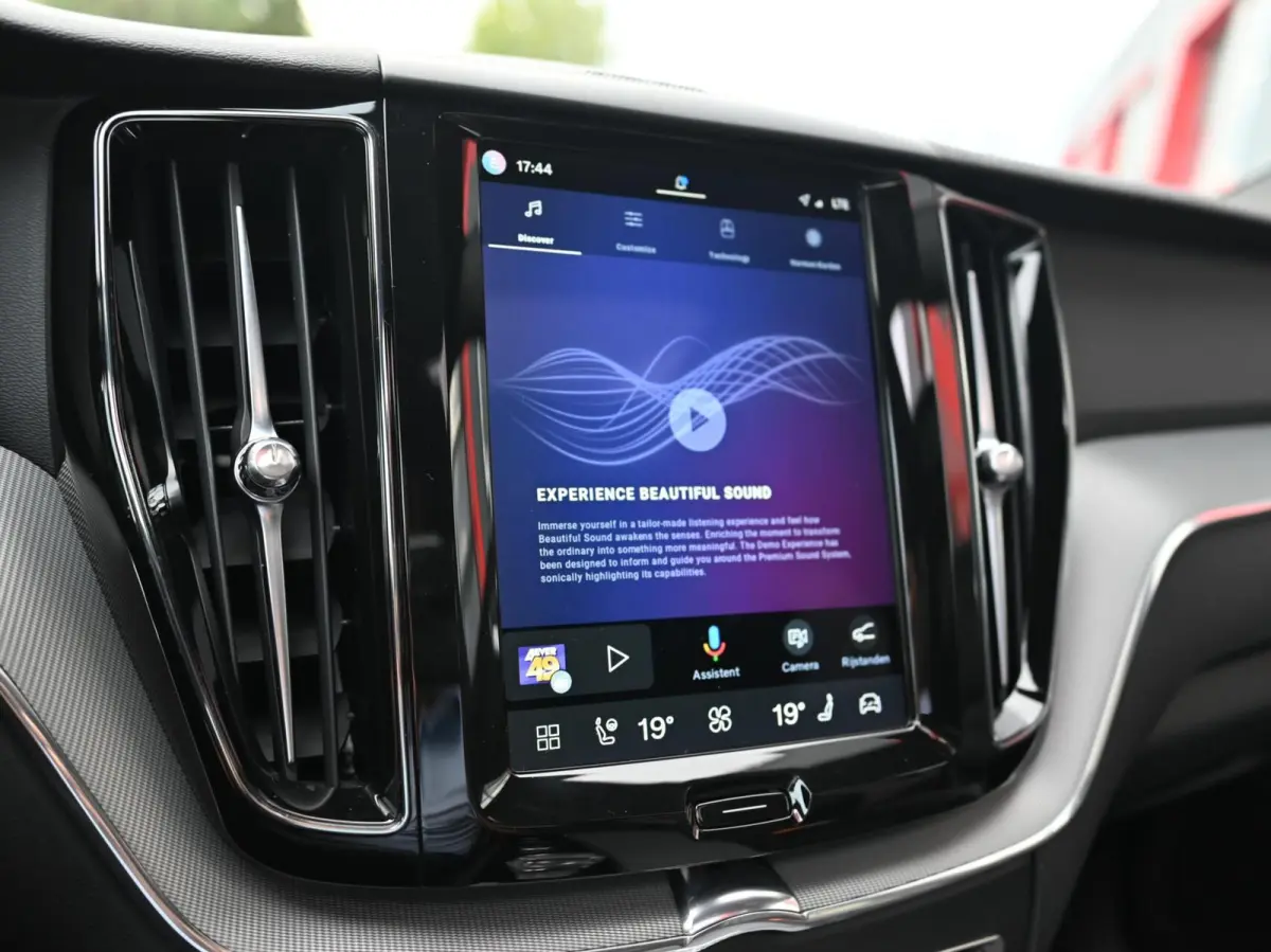 2.0 R-Design 398PK AWD Long Range | Pano | H&K | Orrefors | Leder | Memory | Carplay - Android | Keyless | 360 | Trekhaak | Led | Adaptive Cruise | Stoelverwarming voor & achter | Stuurwielv
