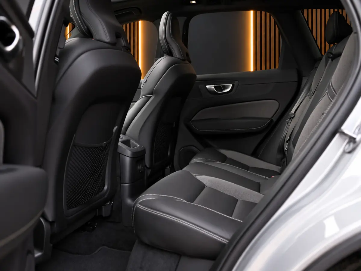 2.0 R-Design 398PK AWD Long Range | Pano | H&K | Orrefors | Leder | Memory | Carplay - Android | Keyless | 360 | Trekhaak | Led | Adaptive Cruise | Stoelverwarming voor & achter | Stuurwielv