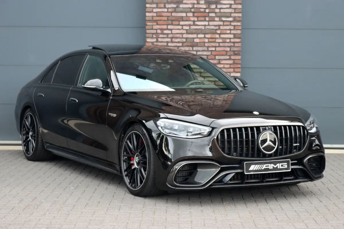 AMG 63 S E Performance | 802pk | Achterasbesturing | Distronic+ | HUD | Chauffeurspakket | Entertainmentpakket Achter | Stoelventilatie V+A | Vlakkenverwarming | Zonweringspakket |