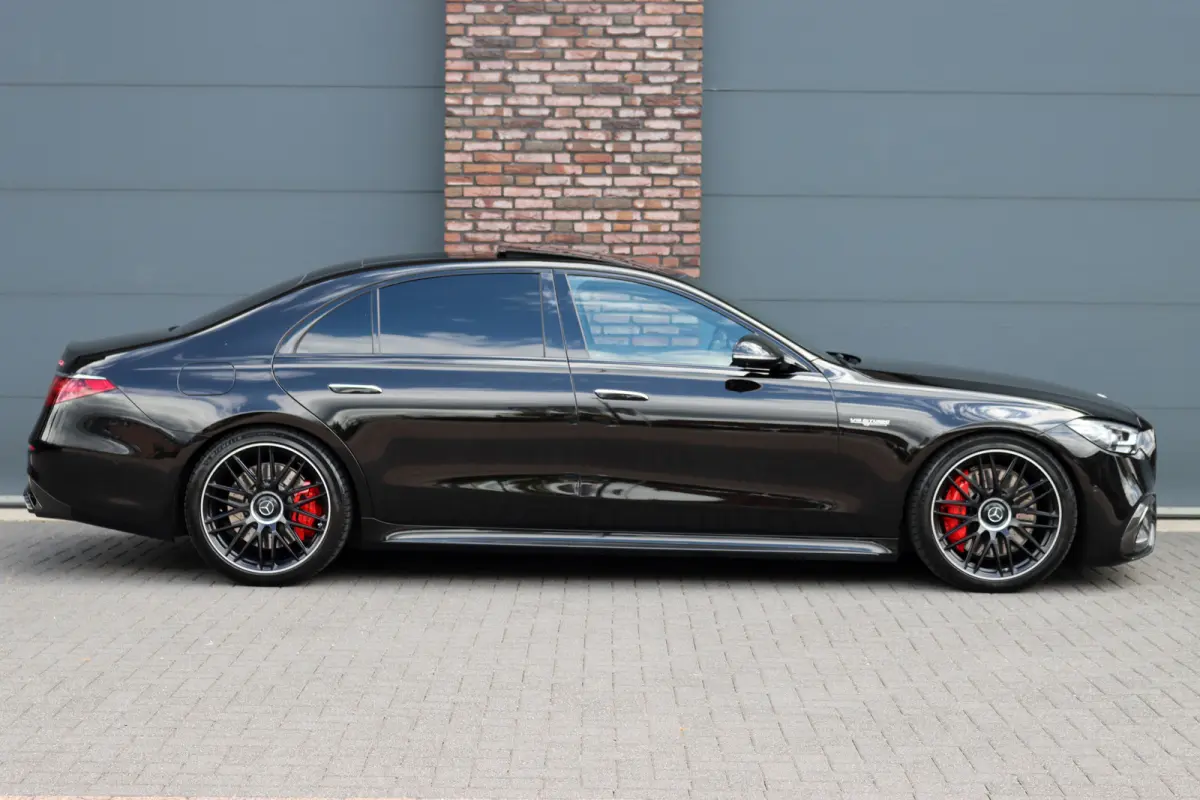 AMG 63 S E Performance | 802pk | Achterasbesturing | Distronic+ | HUD | Chauffeurspakket | Entertainmentpakket Achter | Stoelventilatie V+A | Vlakkenverwarming | Zonweringspakket |