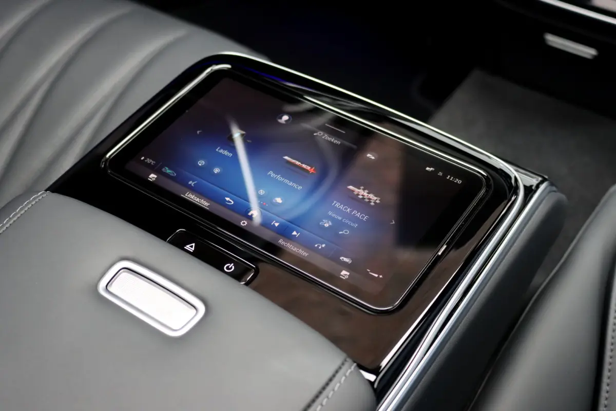 AMG 63 S E Performance | 802pk | Achterasbesturing | Distronic+ | HUD | Chauffeurspakket | Entertainmentpakket Achter | Stoelventilatie V+A | Vlakkenverwarming | Zonweringspakket |