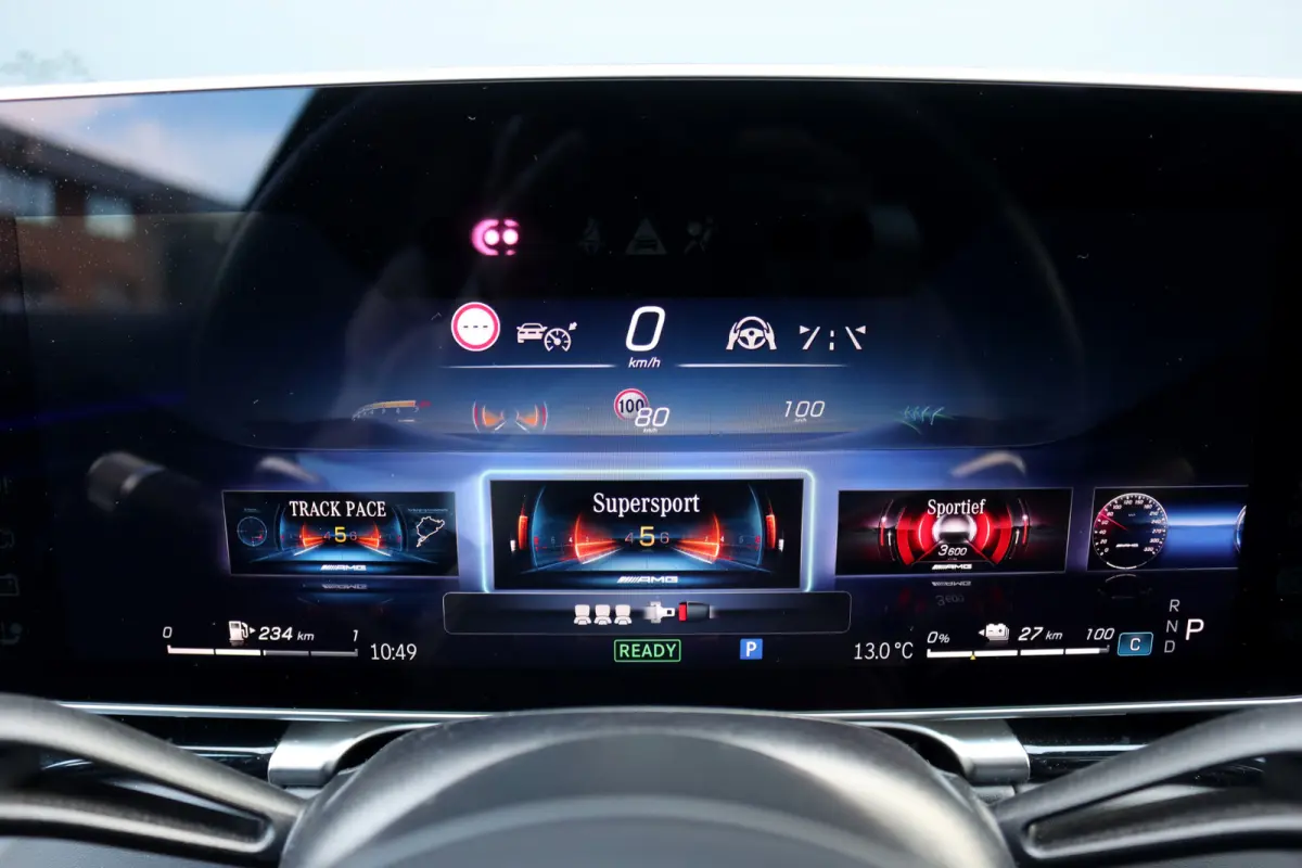 AMG 63 S E Performance | 802pk | Achterasbesturing | Distronic+ | HUD | Chauffeurspakket | Entertainmentpakket Achter | Stoelventilatie V+A | Vlakkenverwarming | Zonweringspakket |