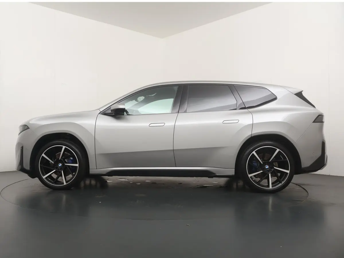 50 xDrive 113 kWh | DIRECT LEVERBAAR| M-Sport | Innovation Pack | Ionic Glow | Trekhaak | Head-Up | Glazen Dak | Stuurverwarming |