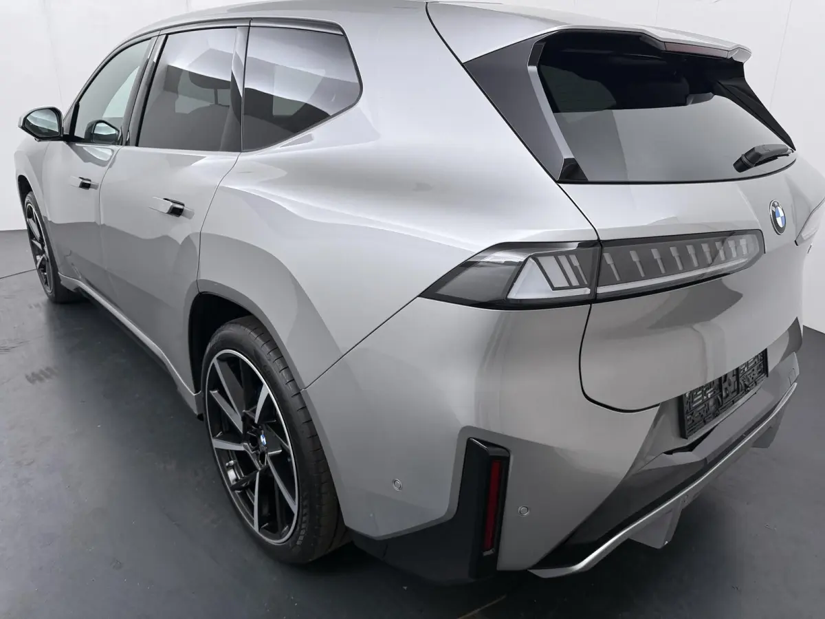 50 xDrive 113 kWh | DIRECT LEVERBAAR| M-Sport | Innovation Pack | Ionic Glow | Trekhaak | Head-Up | Glazen Dak | Stuurverwarming |
