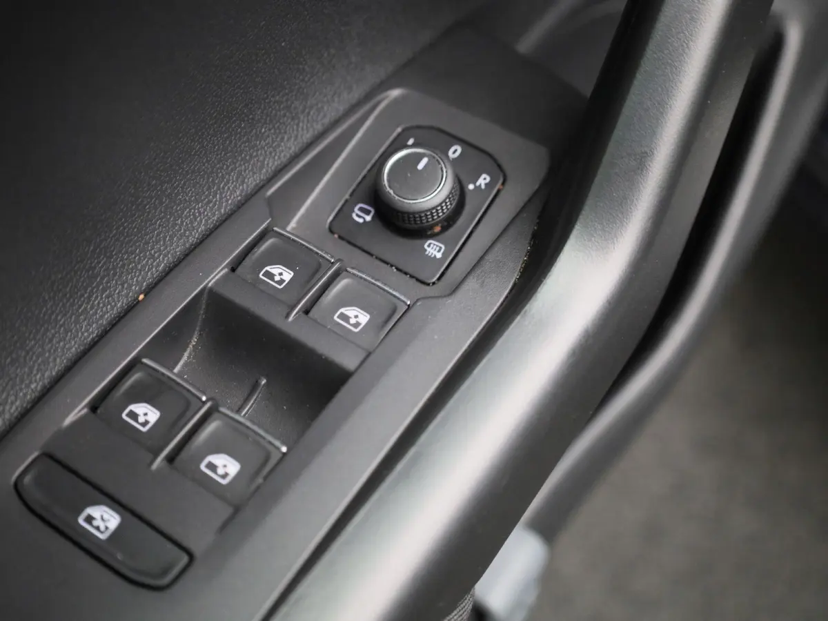 1.0 TSI R-Line 110 PK | R-Line | Automaat | Navigatie | Achteruitrijcamera | Stoelverwarming | Keyless Access | Digital Cockpit Pro | Climate Control | Adaptive Cruise Control |