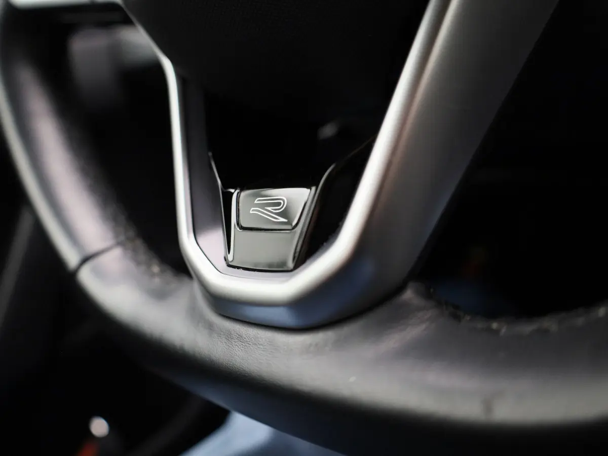 1.0 TSI R-Line 110 PK | R-Line | Automaat | Navigatie | Achteruitrijcamera | Stoelverwarming | Keyless Access | Digital Cockpit Pro | Climate Control | Adaptive Cruise Control |
