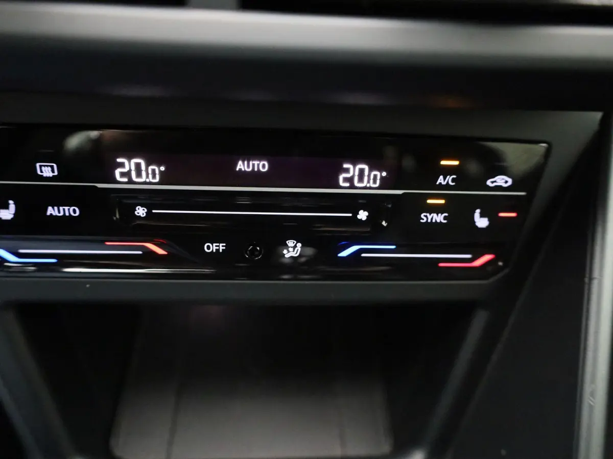 1.0 TSI R-Line 110 PK | R-Line | Automaat | Navigatie | Achteruitrijcamera | Stoelverwarming | Keyless Access | Digital Cockpit Pro | Climate Control | Adaptive Cruise Control |