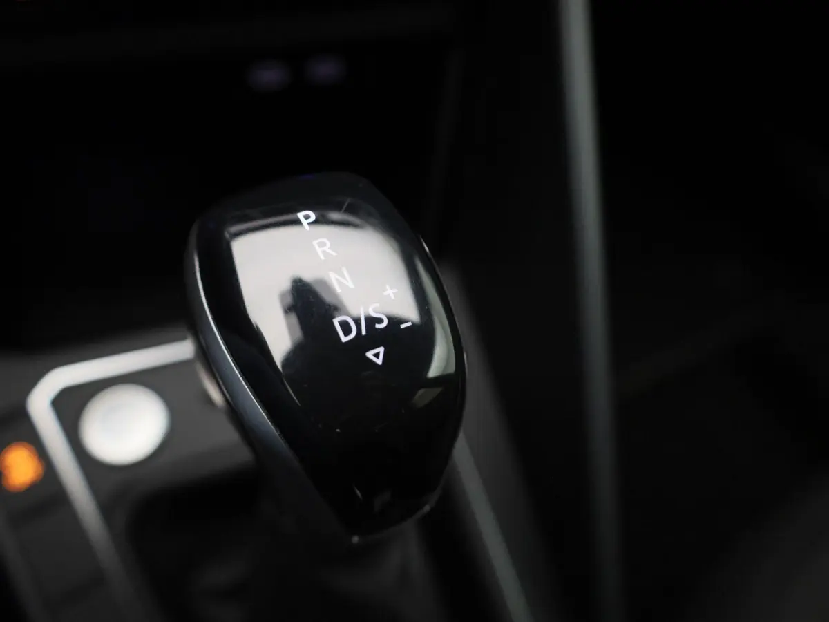 1.0 TSI R-Line 110 PK | R-Line | Automaat | Navigatie | Achteruitrijcamera | Stoelverwarming | Keyless Access | Digital Cockpit Pro | Climate Control | Adaptive Cruise Control |