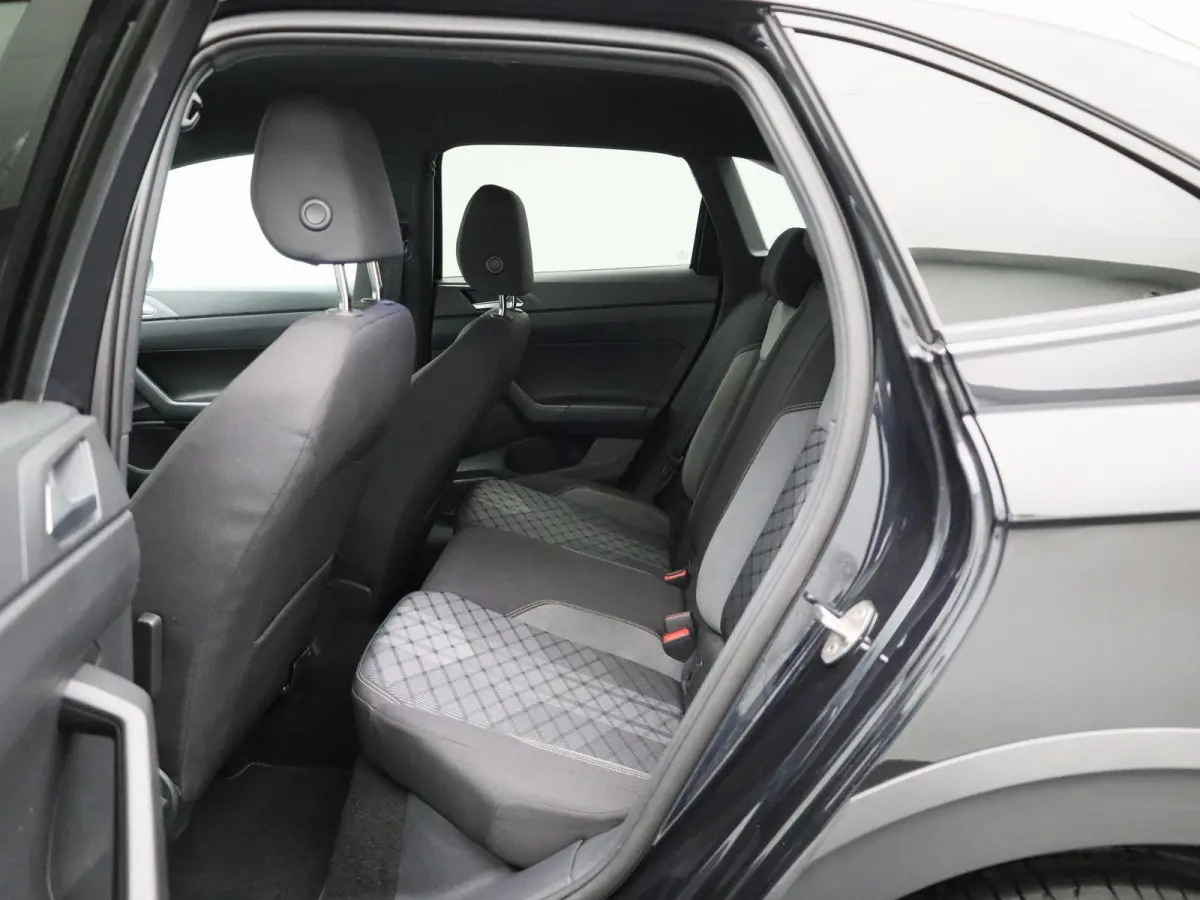 1.0 TSI R-Line 110 PK | R-Line | Automaat | Navigatie | Achteruitrijcamera | Stoelverwarming | Keyless Access | Digital Cockpit Pro | Climate Control | Adaptive Cruise Control |