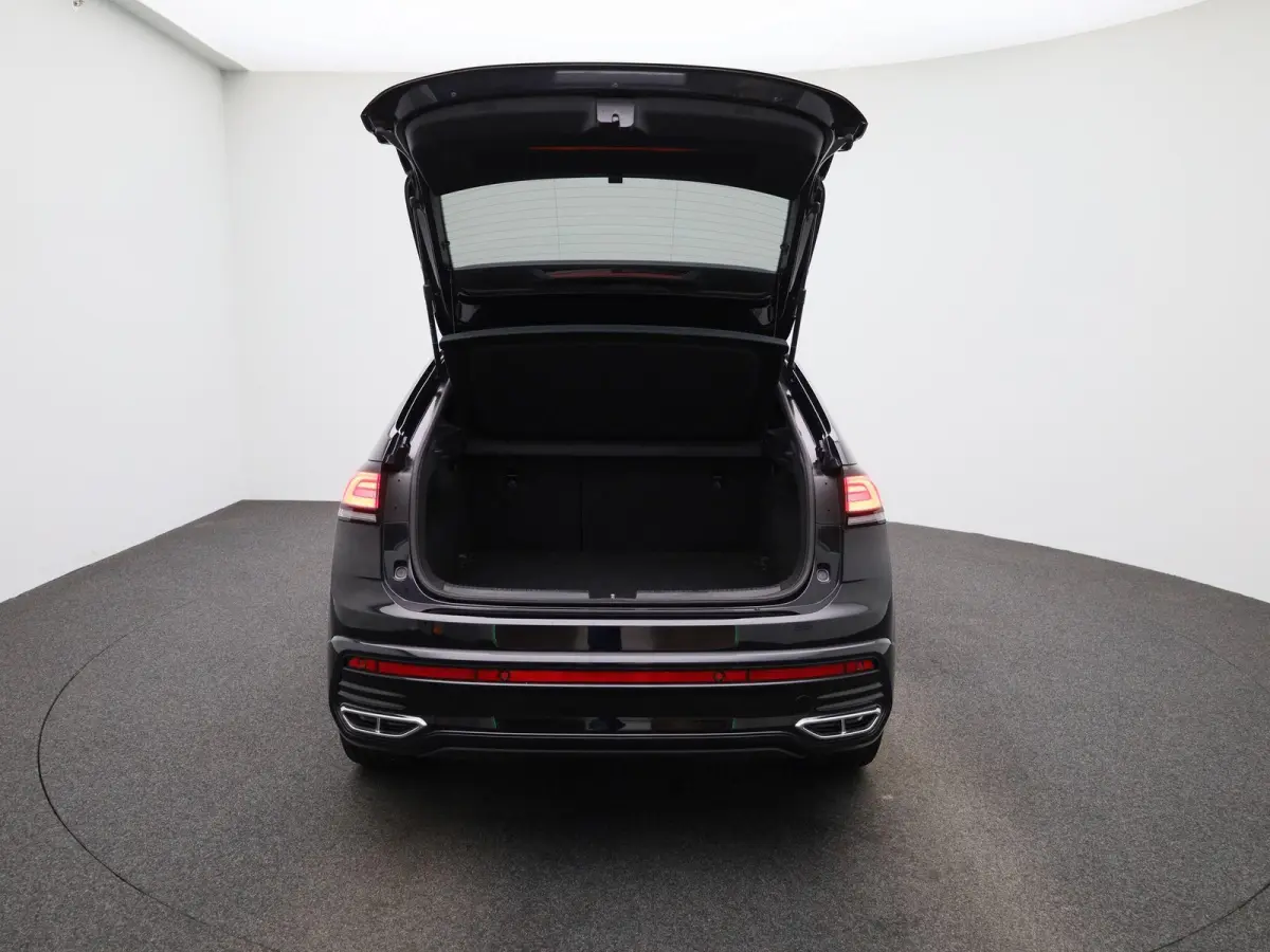 1.0 TSI R-Line 110 PK | R-Line | Automaat | Navigatie | Achteruitrijcamera | Stoelverwarming | Keyless Access | Digital Cockpit Pro | Climate Control | Adaptive Cruise Control |