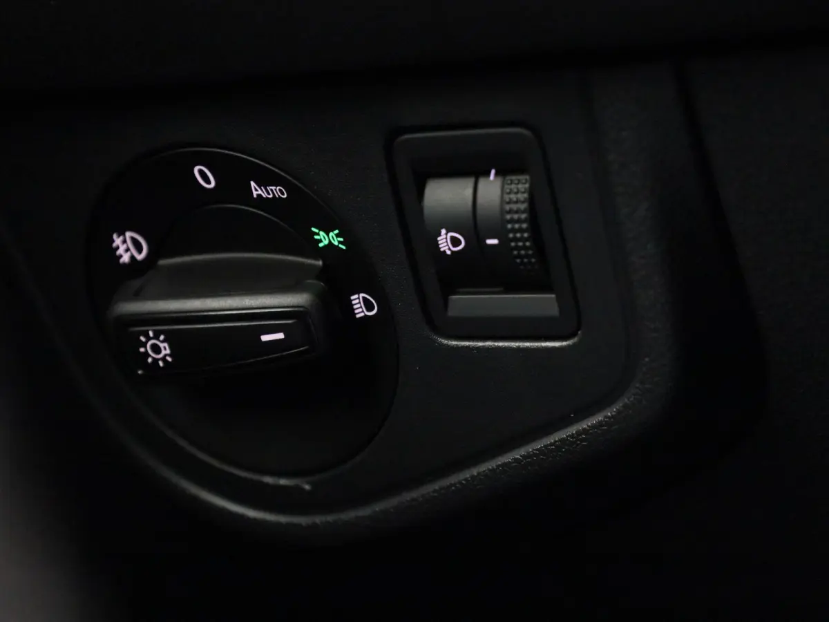 1.0 TSI R-Line 110 PK | R-Line | Automaat | Navigatie | Achteruitrijcamera | Stoelverwarming | Keyless Access | Digital Cockpit Pro | Climate Control | Adaptive Cruise Control |