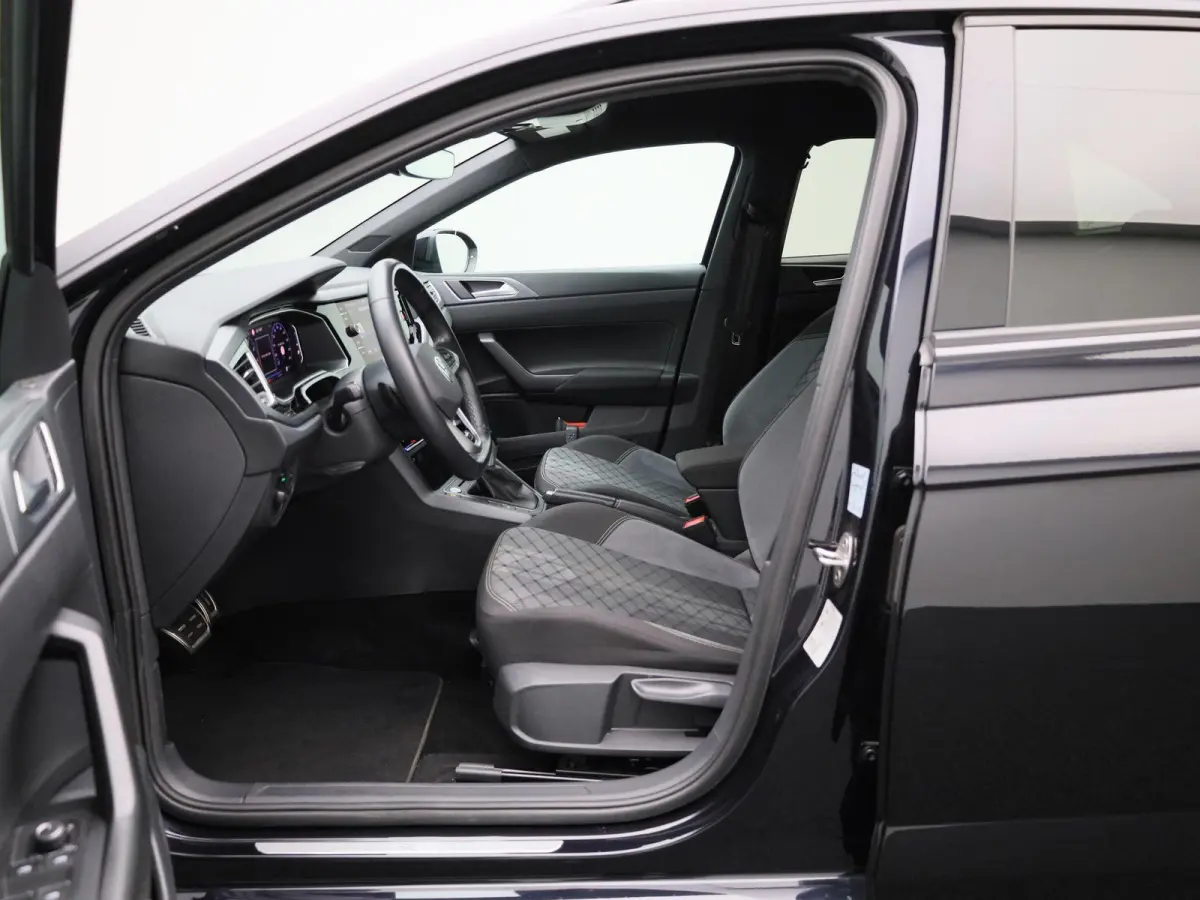 1.0 TSI R-Line 110 PK | R-Line | Automaat | Navigatie | Achteruitrijcamera | Stoelverwarming | Keyless Access | Digital Cockpit Pro | Climate Control | Adaptive Cruise Control |