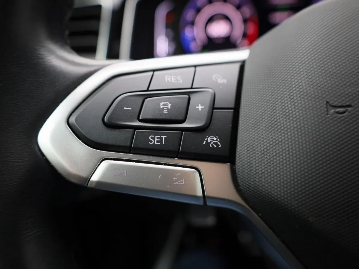 1.0 TSI R-Line 110 PK | R-Line | Automaat | Navigatie | Achteruitrijcamera | Stoelverwarming | Keyless Access | Digital Cockpit Pro | Climate Control | Adaptive Cruise Control |