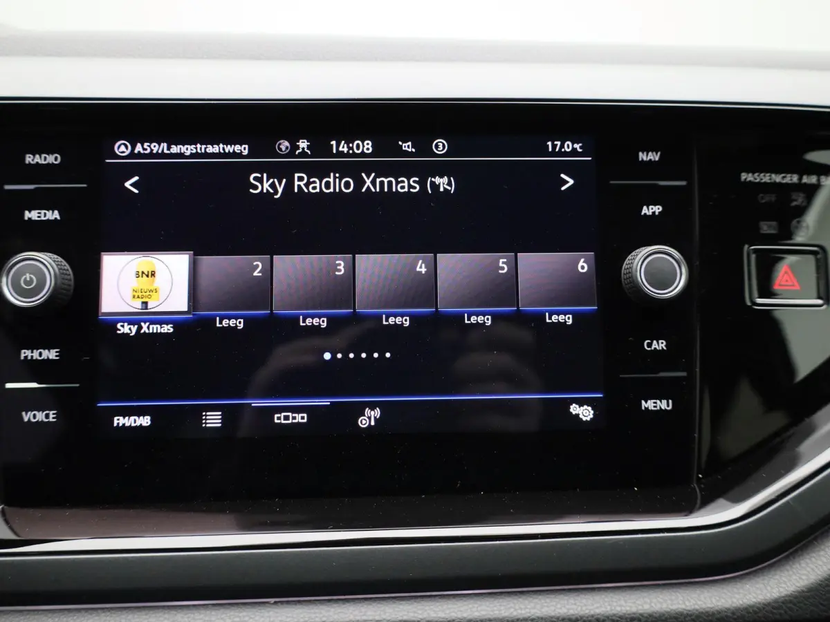 1.0 TSI R-Line 110 PK | R-Line | Automaat | Navigatie | Achteruitrijcamera | Stoelverwarming | Keyless Access | Digital Cockpit Pro | Climate Control | Adaptive Cruise Control |