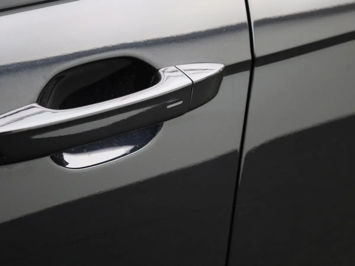 1.0 TSI R-Line 110 PK | R-Line | Automaat | Navigatie | Achteruitrijcamera | Stoelverwarming | Keyless Access | Digital Cockpit Pro | Climate Control | Adaptive Cruise Control |