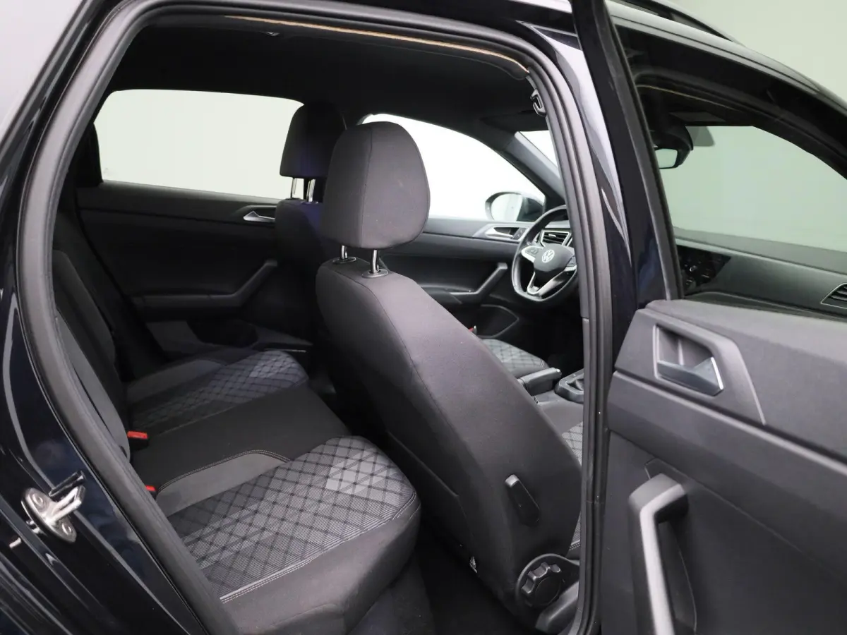 1.0 TSI R-Line 110 PK | R-Line | Automaat | Navigatie | Achteruitrijcamera | Stoelverwarming | Keyless Access | Digital Cockpit Pro | Climate Control | Adaptive Cruise Control |