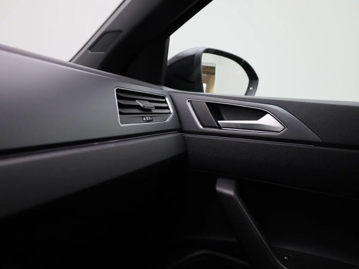 1.0 TSI R-Line 110 PK | R-Line | Automaat | Navigatie | Achteruitrijcamera | Stoelverwarming | Keyless Access | Digital Cockpit Pro | Climate Control | Adaptive Cruise Control |