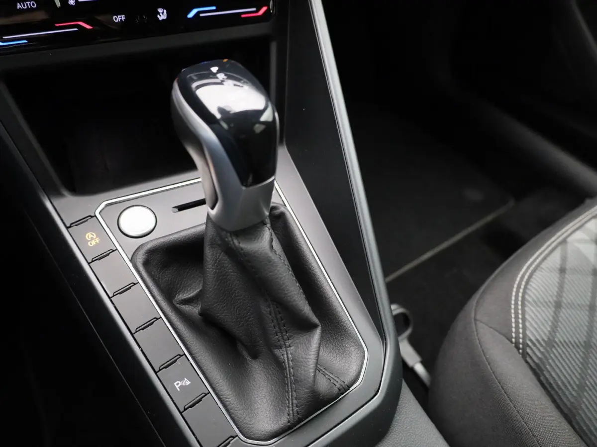1.0 TSI R-Line 110 PK | R-Line | Automaat | Navigatie | Achteruitrijcamera | Stoelverwarming | Keyless Access | Digital Cockpit Pro | Climate Control | Adaptive Cruise Control |
