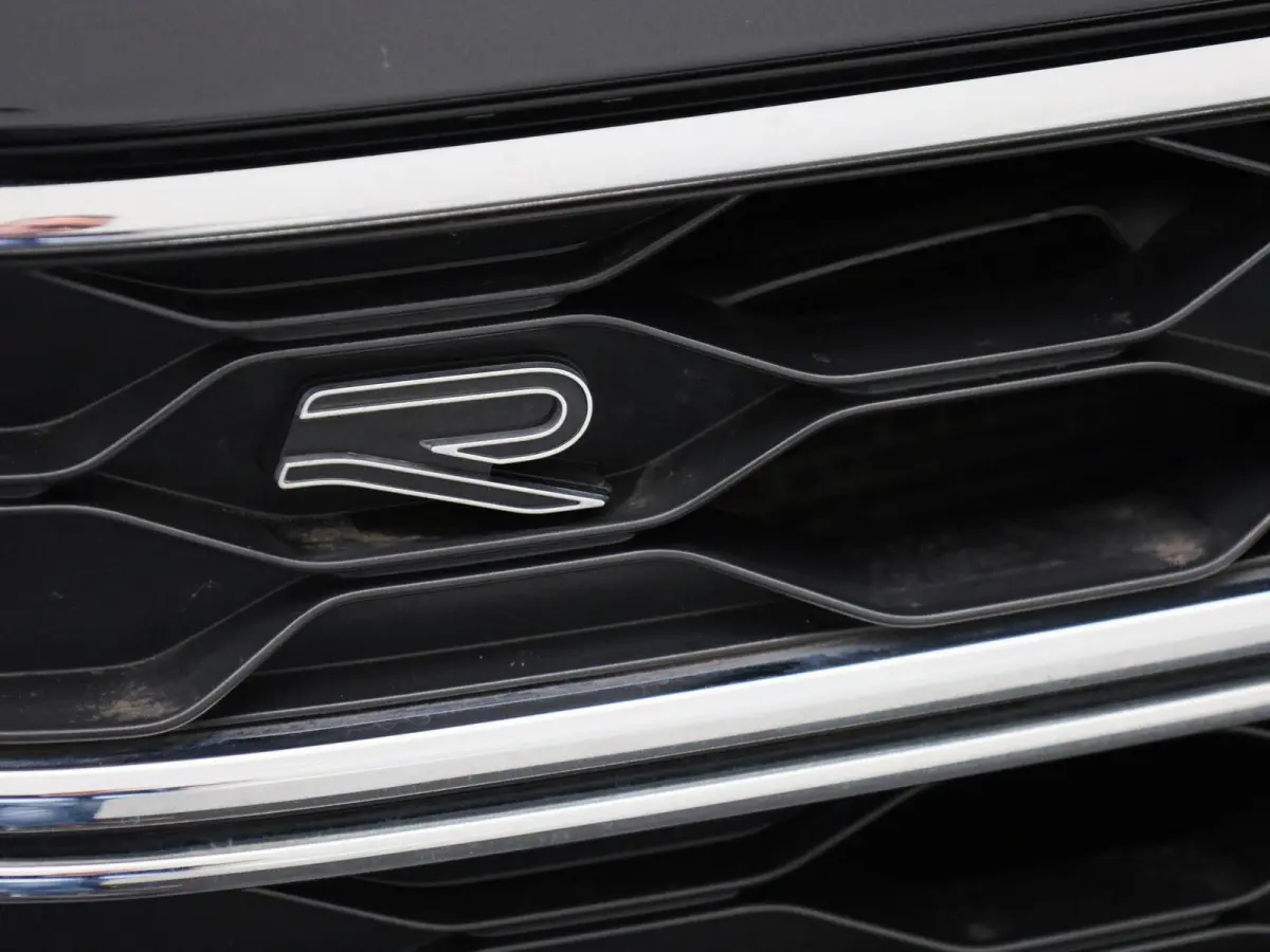 1.0 TSI R-Line 110 PK | R-Line | Automaat | Navigatie | Achteruitrijcamera | Stoelverwarming | Keyless Access | Digital Cockpit Pro | Climate Control | Adaptive Cruise Control |