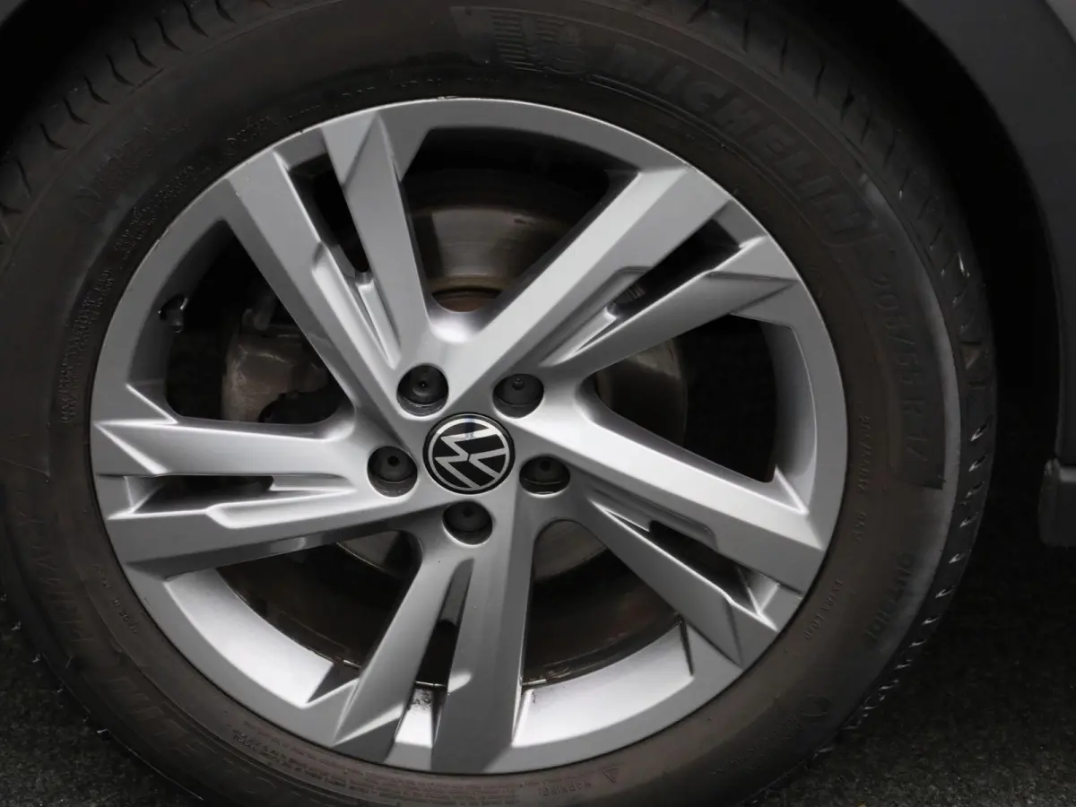 1.0 TSI R-Line 110 PK | R-Line | Automaat | Navigatie | Achteruitrijcamera | Stoelverwarming | Keyless Access | Digital Cockpit Pro | Climate Control | Adaptive Cruise Control |