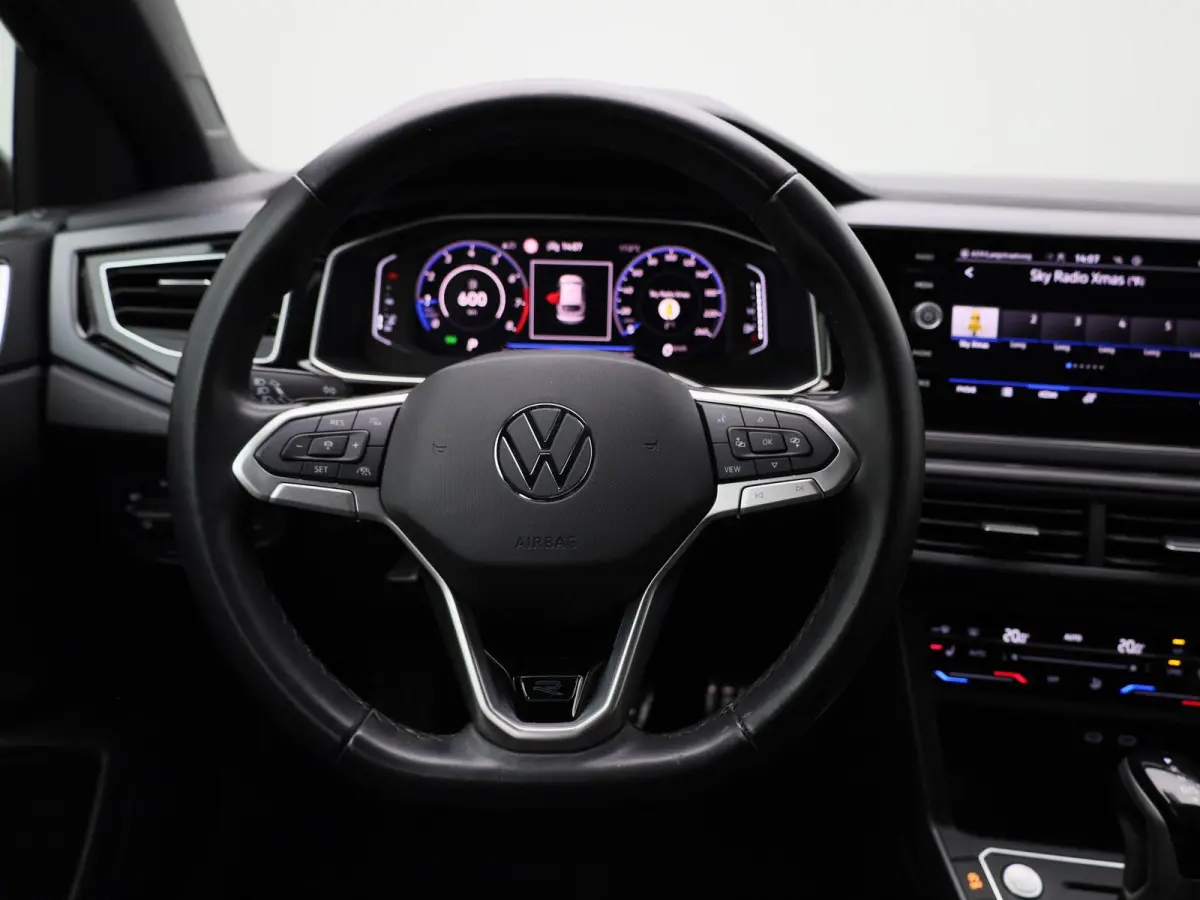 1.0 TSI R-Line 110 PK | R-Line | Automaat | Navigatie | Achteruitrijcamera | Stoelverwarming | Keyless Access | Digital Cockpit Pro | Climate Control | Adaptive Cruise Control |