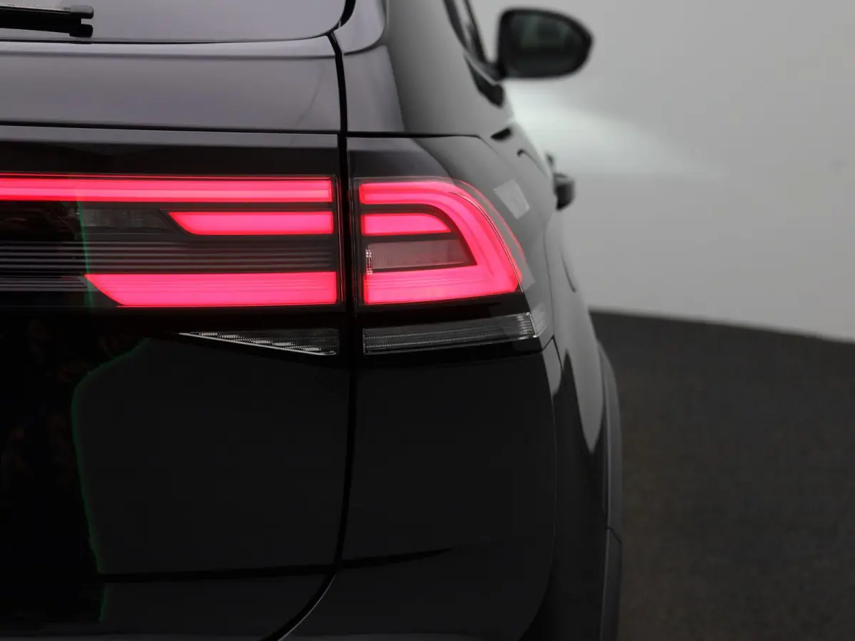 1.0 TSI R-Line 110 PK | R-Line | Automaat | Navigatie | Achteruitrijcamera | Stoelverwarming | Keyless Access | Digital Cockpit Pro | Climate Control | Adaptive Cruise Control |